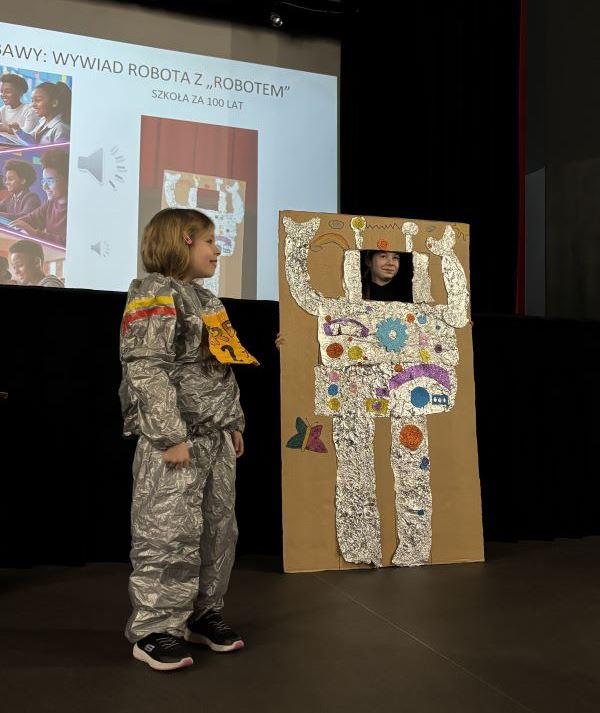 KINOSZKOŁA: PRZYJAŹŃ Z MASZYNĄ? JAK SZTUCZNA INTELIGENCJA KSZTAŁTUJE NASZĄ PRZYSZŁOŚĆ?