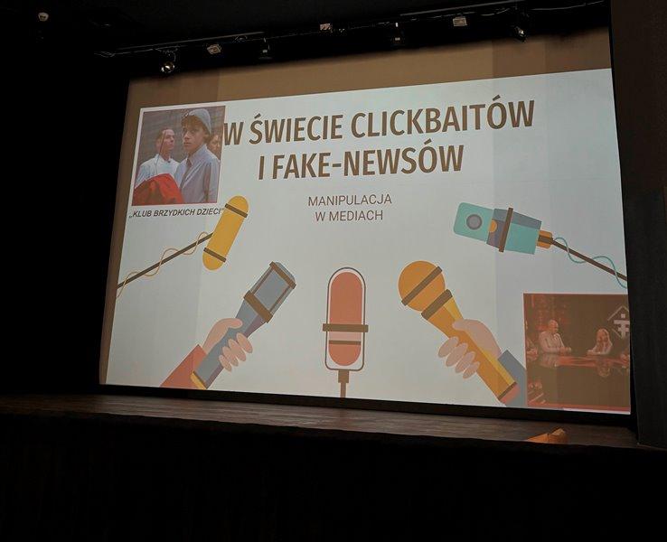 KINOSZKOŁA: W ŚWIECIE CLICKBAITÓW I FAKE-NEWSÓW. MANIPULACJA W MEDIACH