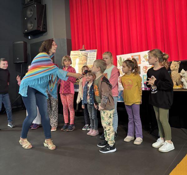 RELACJA Z SEANSU Z OKAZJI DNIA DZIECKA I WARSZTATÓW KREATYWNYCH : „SZALONE RYSUNKI Z TAJEMNICZEJ CYWILIZACJI”.