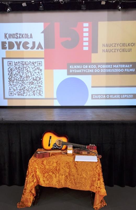 KINOSZKOŁA: MIĘDZY DOJRZAŁOŚCIĄ A DOROSŁOŚCIĄ