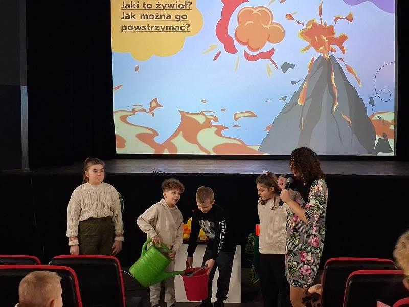 KINOSZKOŁA: ZŁOŚĆ, LĘK, SMUTEK – JAK SOBIE RADZIĆ  Z TRUDNYMI EMOCJAMI? (03-05.03.2026)