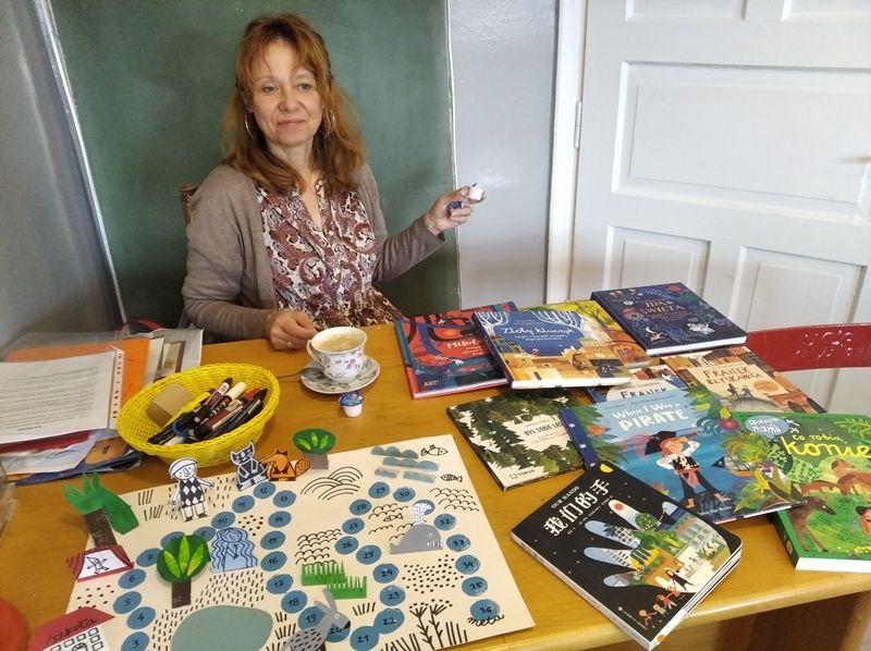 KREATYWNIE Z PINOKIEM – PODSUMOWANIE WARSZTATÓW PRZEPROWADZONYCH PRZEZ  ILUSTRATORKĘ KSIĄŻEK DLA DZIECI: EWĘ POKLEWSKĄ-KOZIEŁŁO