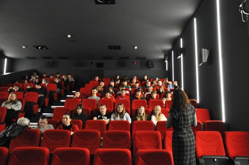 KINOSZKOŁA:  JUŻ NIE DZIECKO, JESZCZE NIE DOROSŁY … O PROBLEMACH NASTOLATKÓW